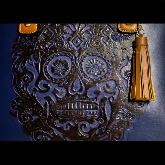 Elisa skull engraved handmade bag/crossbody - Picture 7 of 9